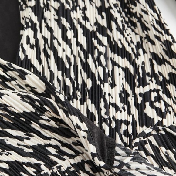 NWT H&M Patterned Midi Wrap Dress size M - Picture 4 of 5